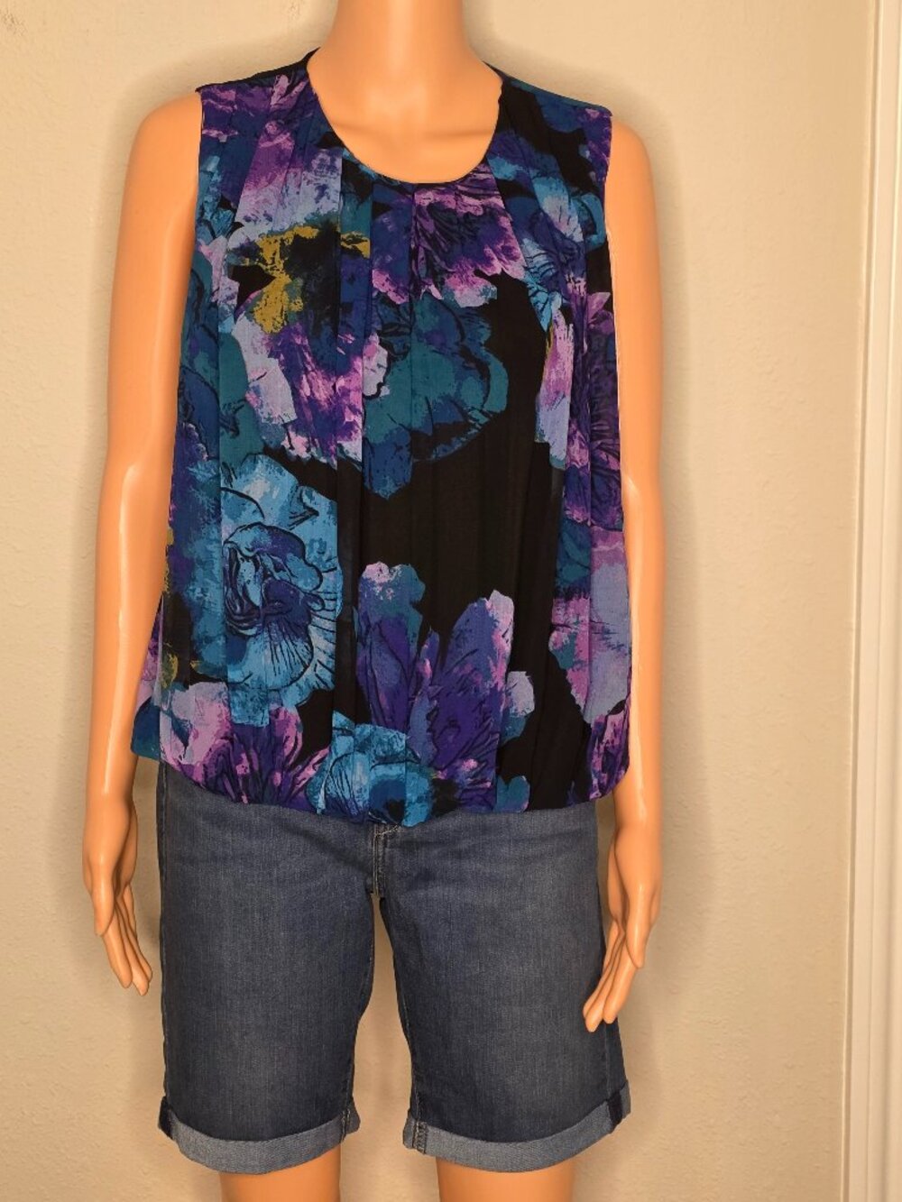 Calvin Klein Round Neck Sleeveless Blouse, Size Small